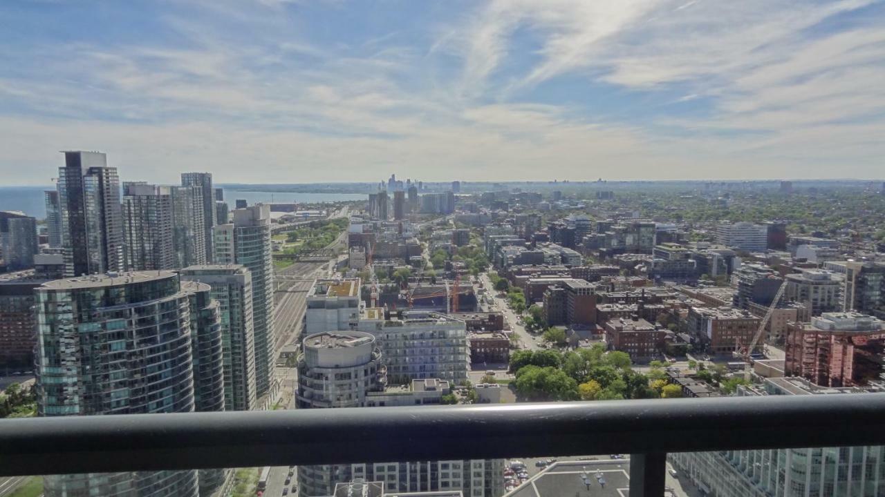 Bright Condo In The Heart Of Toronto Exterior foto